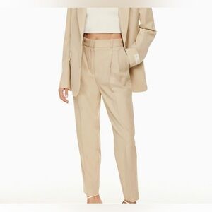 Aritzia Babaton Vogue Pant Cream
Size 00
